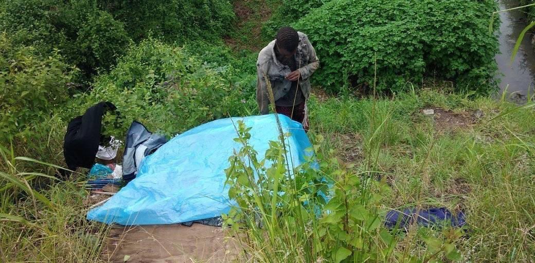 Katlie_Moo's tweet image. Guys let’s retweet till it reaches someone who can help this boy...saw this on Facebook and got so heart broken 🥺💔😭🙏🏽@akreana_ @tumisole @Lesufi ...his matric results are so good!