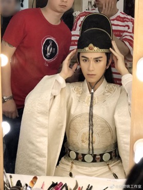 JIN GUANGYAO, ALTERNATIVE: Cherry BlossomCherry Blossom wanted the death grip Japanese Cherry Blossom has on the company. It failed. It’s a retired scent now. Nice effort tho, jiggy.