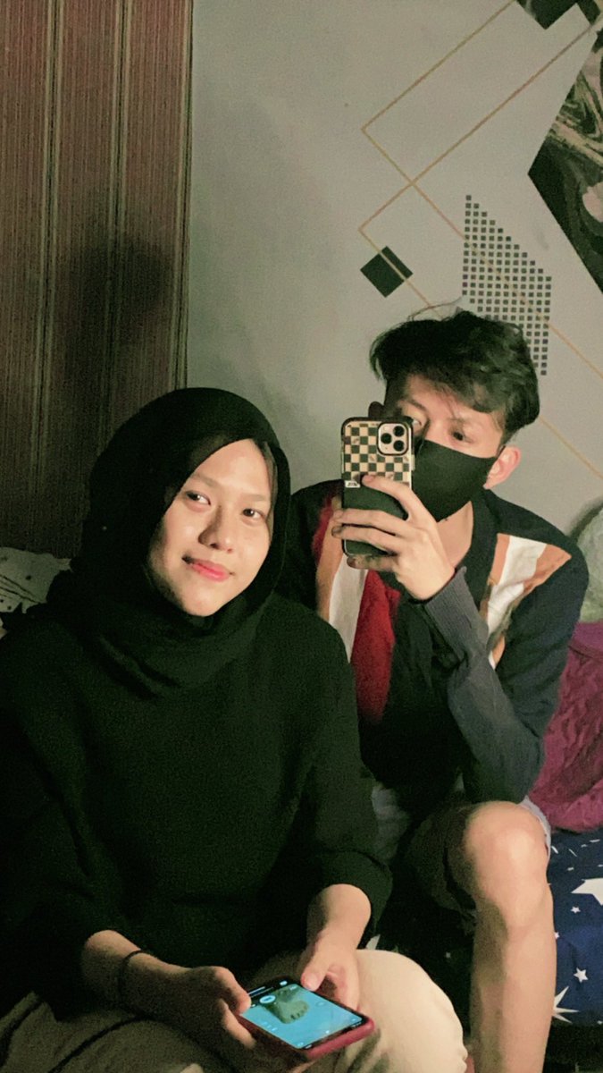 cayhyo's tweet photo. kat sebelah tu umur dah 18 tapi still tak de SPM , kah ! https://t.co/BRGGU5mEjd