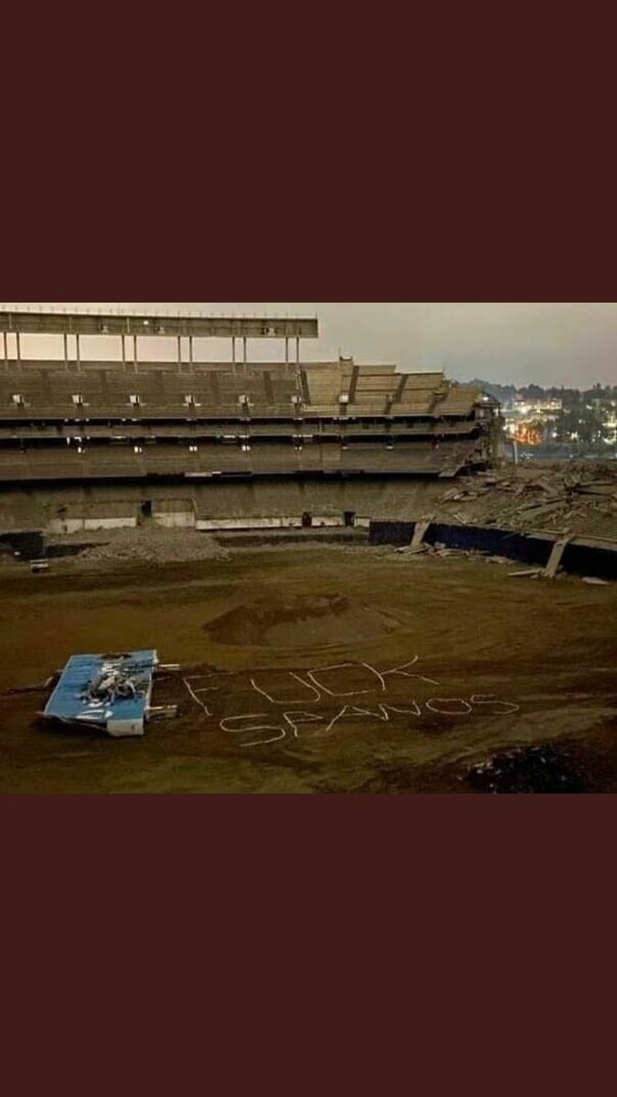 NickChuisano's tweet photo. @Chargers #nfl #spanossucks #boltback2sd https://t.co/DapaBfN00h