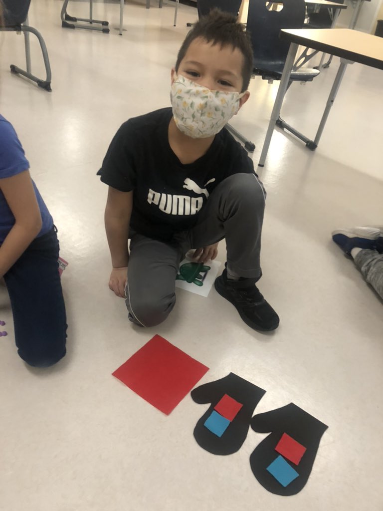 Disaambr came and we spent time listening to the stories of our people. We loved Leah Dorion’s Li Michif li zhoor di Nowel li mitten. So much so that we began a very special project with our learning. No two mittens were alike! <a href="/RCSD_No81/">YQR Catholic Schools</a> <a href="/gdins_org/">Gabriel Dumont Institute</a> @SacredHeartRCSD