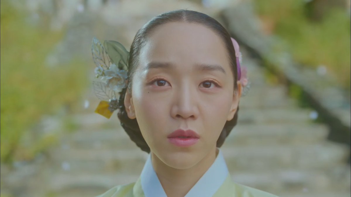 Not to mention the queen's subconscious mind is currently Kim So Yong. The king may be sad because he felt like they had a great time. (While Sobong perhaps thought it was a dream). #MrQueen  #MrQueenEp8