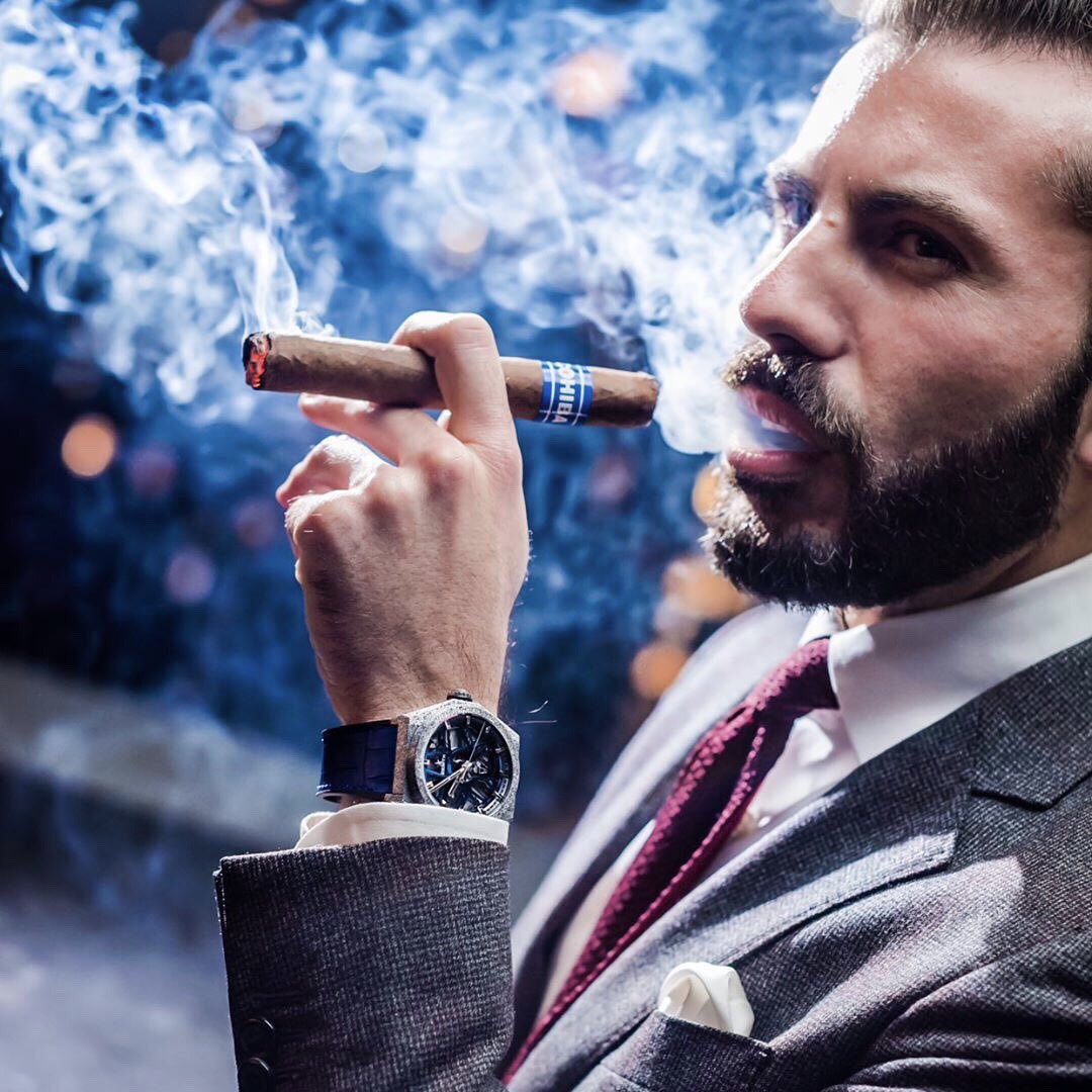 The_ItalianGent's tweet photo. HAPPY NEW YEAR // These very unusual times are teaching us to appreciate life at the fullest and to give the right importance to things in life. Be always the best version of yourself! #life #inspiration #motivation #2021goals #gentleman #style #happynewyear https://t.co/6brNyrP65q