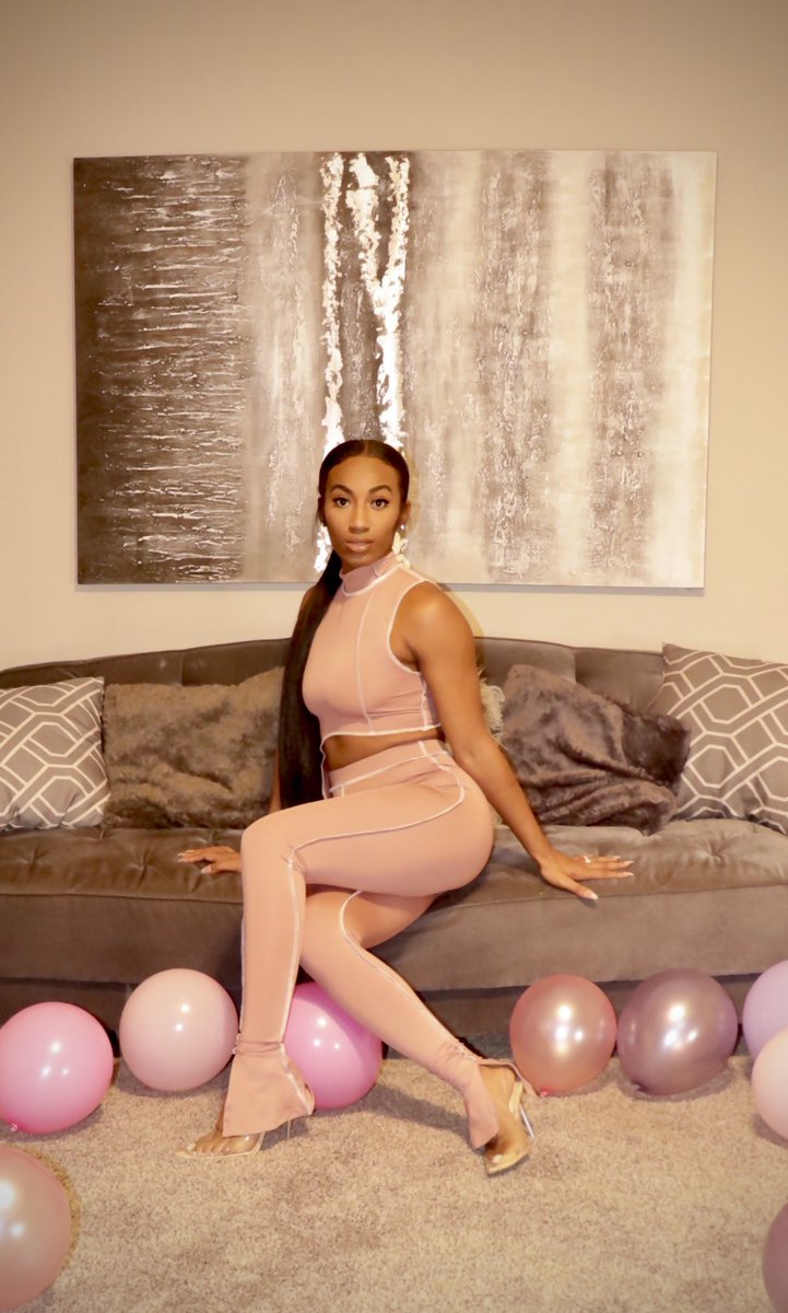 its_jassssssss's tweet photo. It’s my birthday! ISSA HOLIDAY!
#GetKoached #Granted #BODYbyAsia #DeeMelaninExperience #explore https://t.co/CoGpgZfeE1