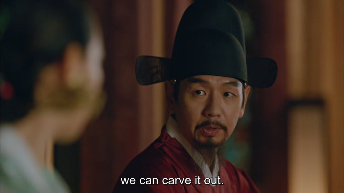 I just found out the assassin was not sent to kill the queen. However, it's very possible for Andong Kim to harm the queen if she doesn't give them in return (to strengthen their position). And instead, she's just creating more problems. #MrQueenEp8  #MrQueen