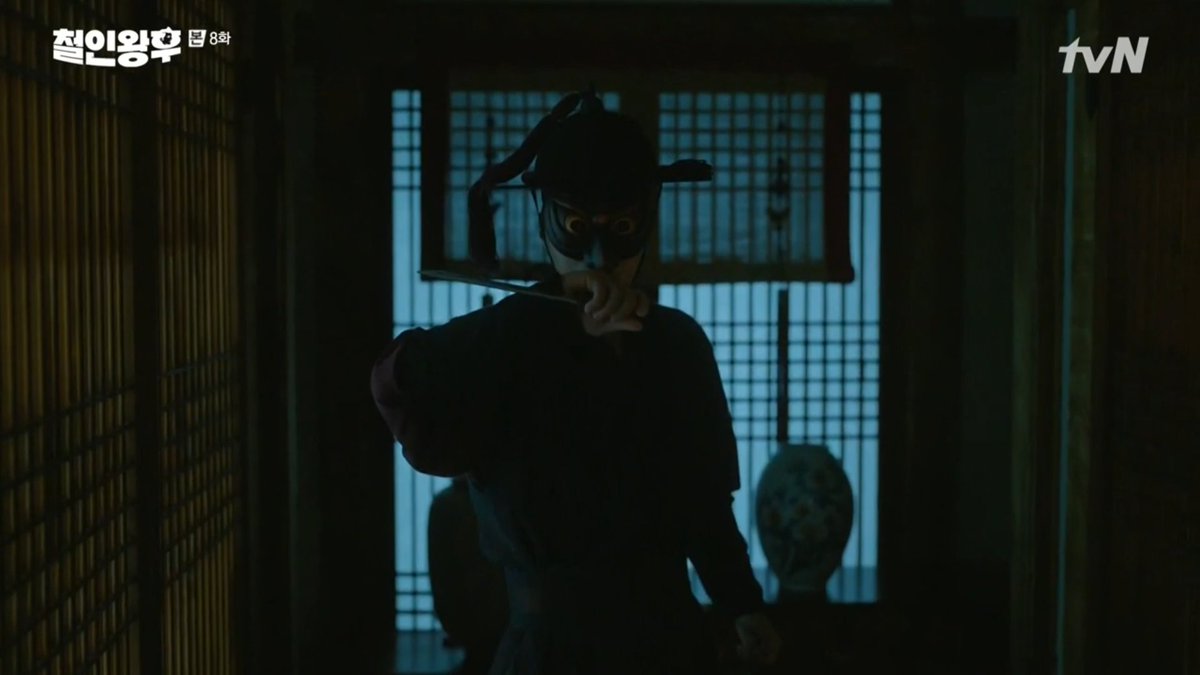 I just found out the assassin was not sent to kill the queen. However, it's very possible for Andong Kim to harm the queen if she doesn't give them in return (to strengthen their position). And instead, she's just creating more problems. #MrQueenEp8  #MrQueen