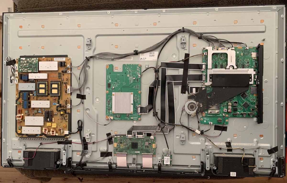 Kohei Oka 69 40 テレビを自力で修理しようとして色々やって Ledバックライト の故障だというとこまでは特定できたけど 分解しなくても当たりはつく バックライトを触れるまでの液晶パネルの取り外しがちょっと無理そうだったので諦めた 電源に関しては