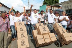 Con la contraofensiva de los #CLAP, Venezuela levanta las banderas del derecho a la alimentación, con un modelo inclusivo único en el mundo que ha permitido llegar a millones de hogares de manera sostenida. bit.ly/3aFL8D7

#2021Bicentenario