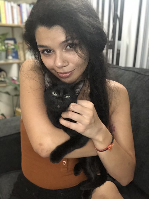 This cutie officially lives with me now 😻 https://t.co/0j0h7bLMGH