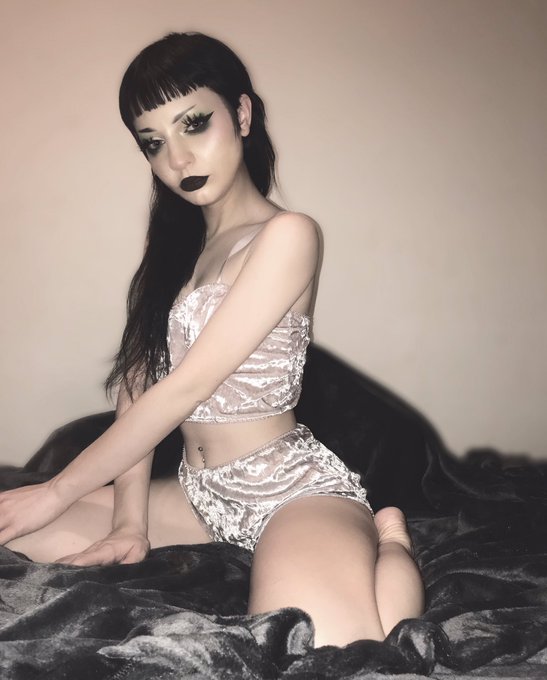 #cashapp deals today for anyone that wants to buy my videos 🖤 over 70 available 🥰 https://t.co/s2yTY<a href="/tag/cashapp"class="tags">#cashapp</a>