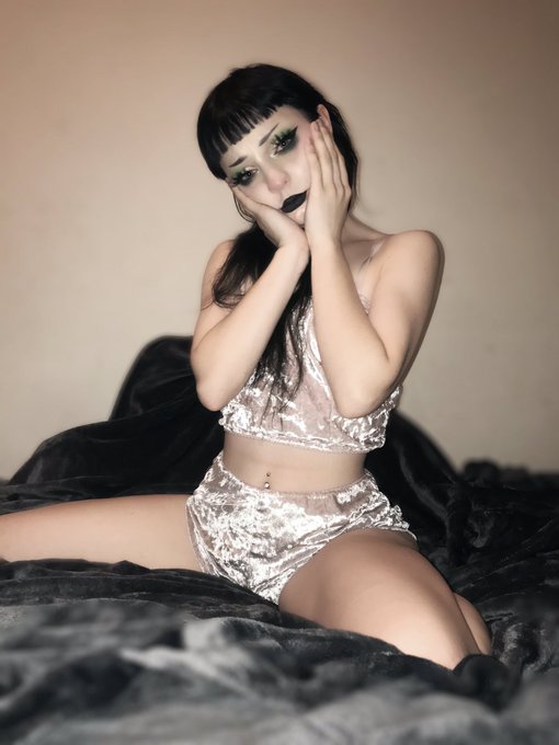 #cashapp deals today for anyone that wants to buy my videos 🖤 over 70 available 🥰 https://t.co/s2yTY<a href="/tag/cashapp"class="tags">#cashapp</a>