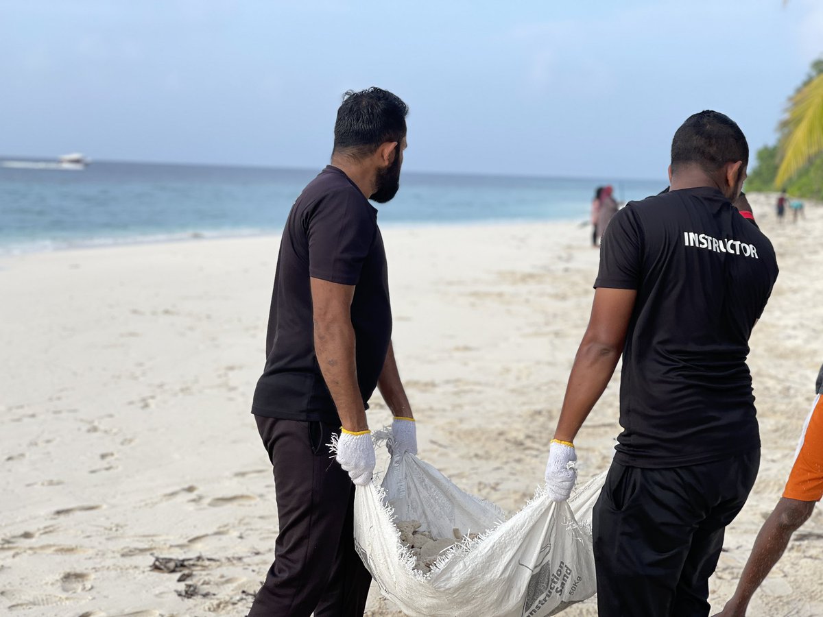 BYSCmv's tweet photo. “މަގޭ ރަށް ސާފުކުރުން، މަގޭ ޒިންމާ” 🏝🌴🌱
#NalaNalaBuruni #SaafuRaajje
@thburunicouncil @MoEnvmv @MoYSCEmv @AhmedMahloof @Heenasaleem https://t.co/Gq51Yh8ElD