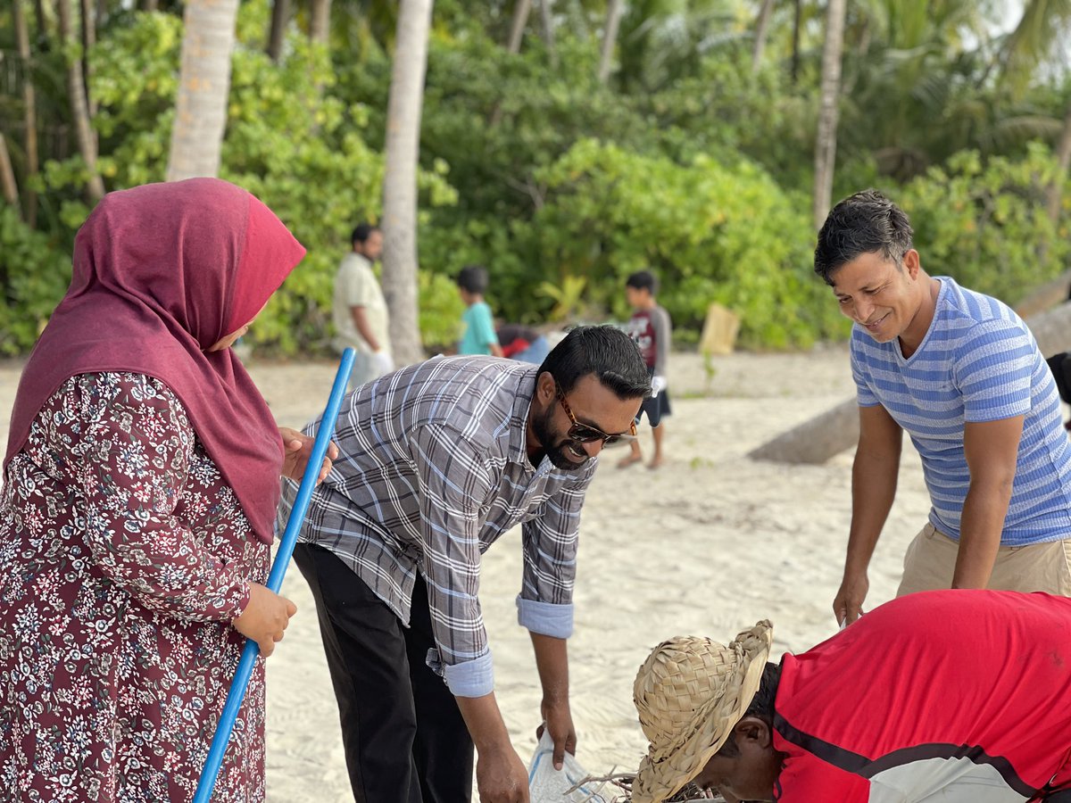 BYSCmv's tweet photo. “މަގޭ ރަށް ސާފުކުރުން، މަގޭ ޒިންމާ” 🏝🌴🌱
#NalaNalaBuruni #SaafuRaajje
@thburunicouncil @MoEnvmv @MoYSCEmv @AhmedMahloof @Heenasaleem https://t.co/Gq51Yh8ElD