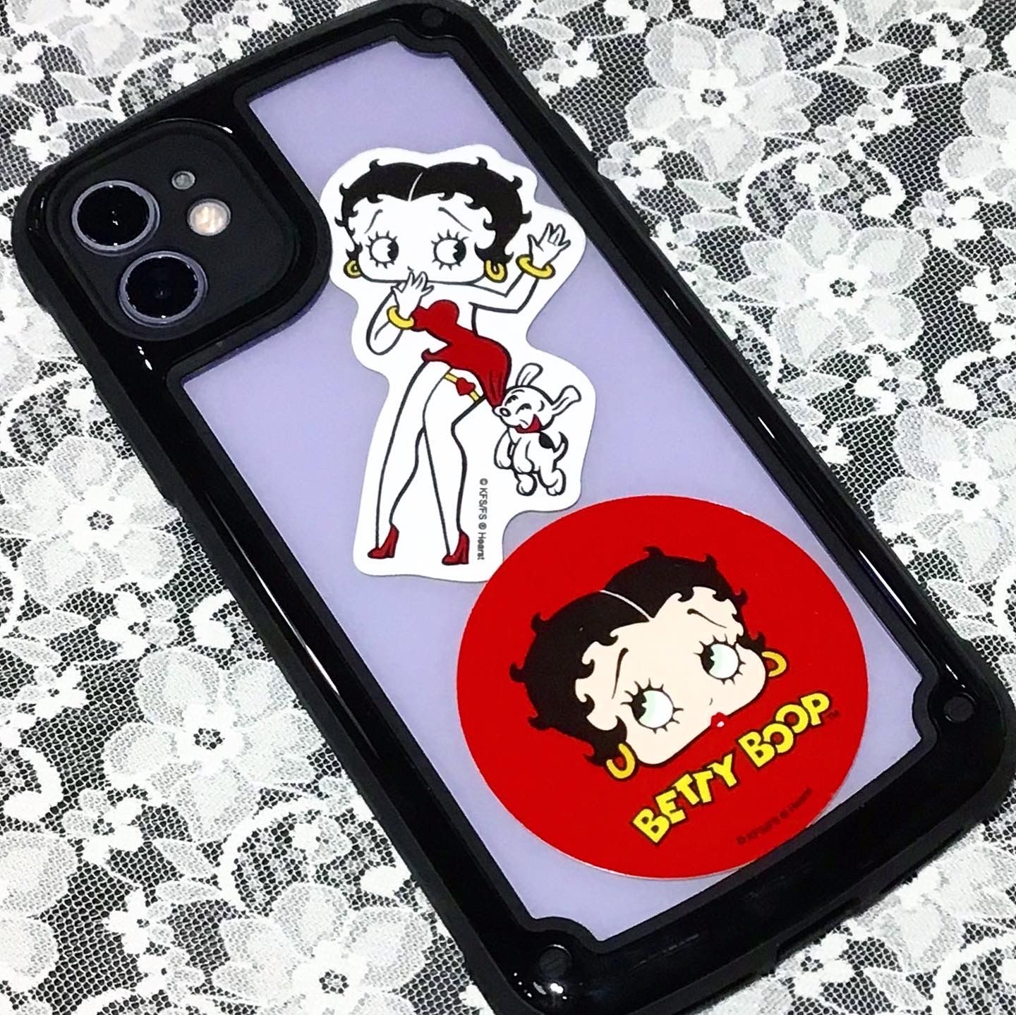 サンキューマート 公式 New Betty Boop サンキューマート セクシーでキュートなベティーちゃんが ステッカー になって新登場 スマホに挟んだりノートに貼ったり よりどり2点で390円だから組み合わせ自由 全国店舗にて販売中