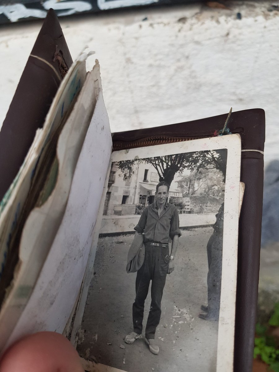 funkaxero's tweet photo. URGENTE. Encontrada esta cartera cerca del puente de curtidores, en Pamplona. Sin dinero pero suponemos con mucho valor sentimental. Dicen que Twitter a veces consigue lo imposible: hacer llegar este mensaje a su dueño. Se agradece RT para comprobarlo. Gracias. https://t.co/NLCPZFTvbC
