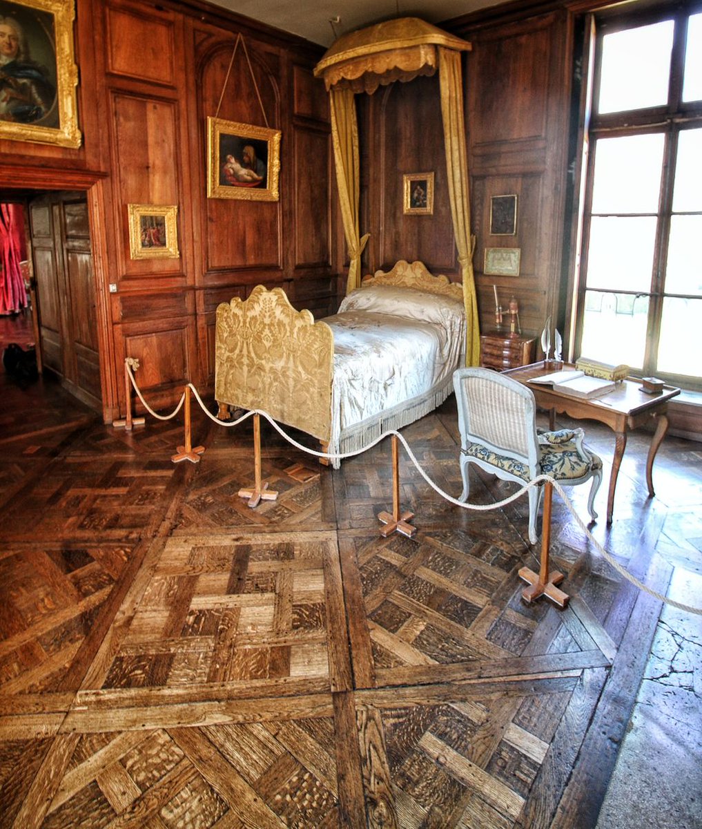ChateauCommarin's tweet photo. 🔴 𝗖𝗢𝗠𝗠𝗔𝗥𝗜𝗡 𝗘𝗡 𝗕𝗢𝗜𝗦 🔎 | Boiseries, meubles, objets, décors... le bois est partout au #chateau de Commarin où il apporte avec lui chaleur et convivialité. 😉 #MondayMotivation #Patrimoine https://t.co/CYhpKwCdwY