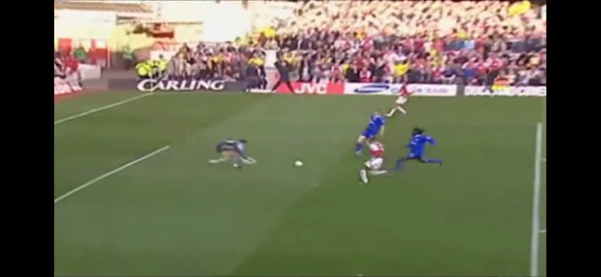 Not only the bad accuracy, but, the great performance of Cudicini didn't allowed them to get it. Ironically the Italian goalkeeper would be the one that make the fatal error letting the ball escape from his hands that will end in a goal scored by Henry.