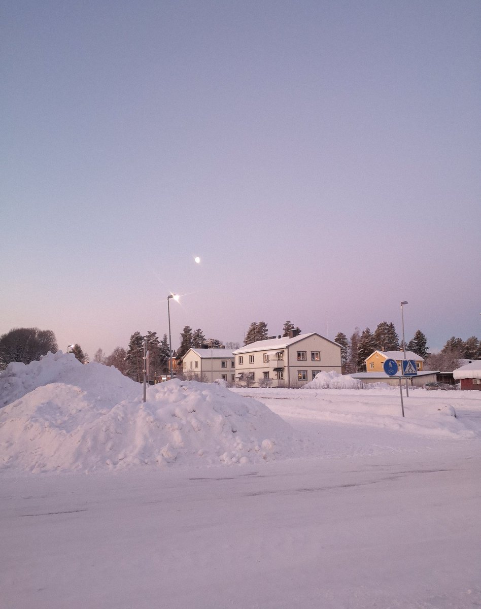 ท้องฟ้าหน้าหนาวแบบ​ no​filter
แสงสีม่วงนี่สีประจำของหน้าหนาวเลยเวลาถ่าย​ สบายตาสบายใจที่สุดแล้ว​ ✨