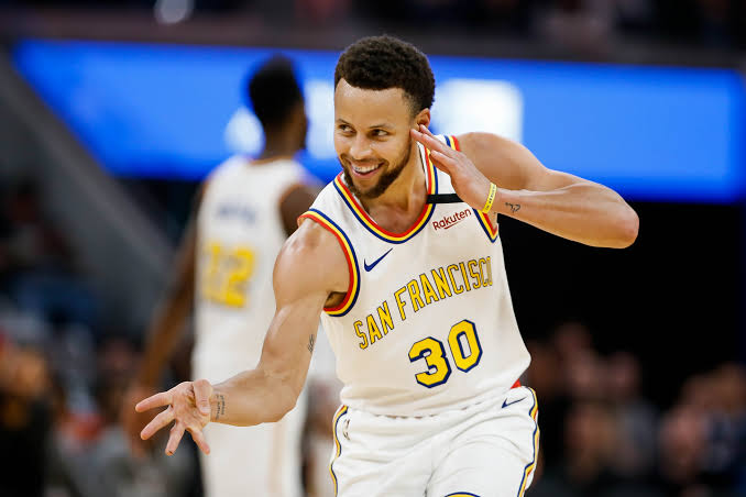 Steph Curry heard the disrespect

62 Points 58fg% (8-16 from 3)🔥🔥🔥
5 Rebounds
4 Assist

Obviously the best point guard in the league