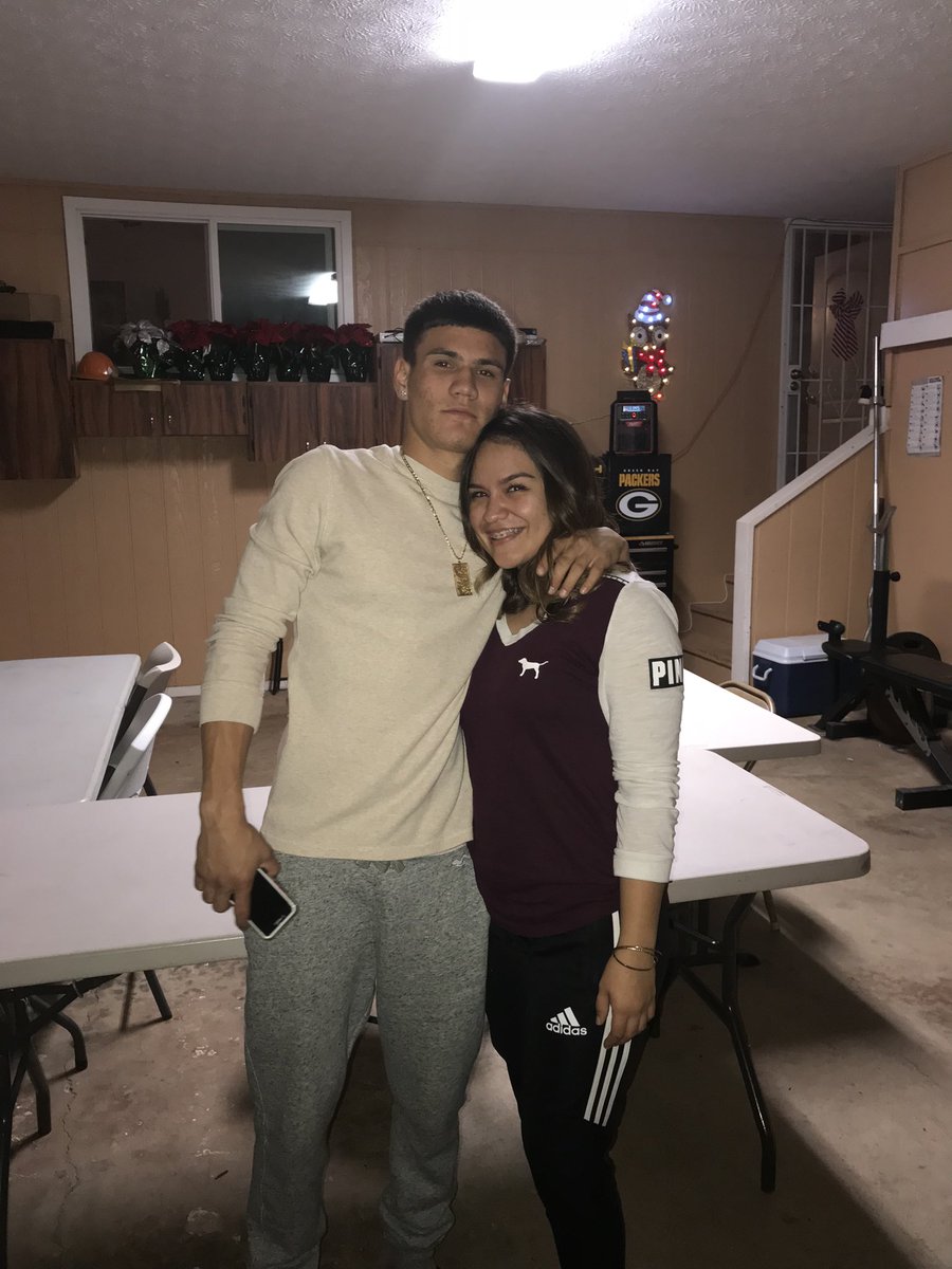 angessanewman's tweet photo. 🥴 4 New Years later with my luv ✨🤍🎊 #glowup https://t.co/ESplAIFZmS