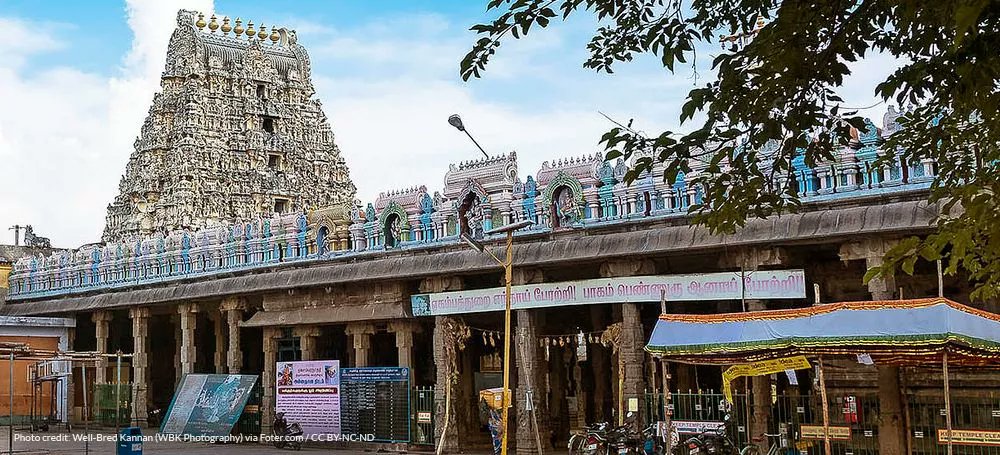 a lingam that represents god Shiva as the manifestation of each element.These Panchbhoot Sthalams are:1. Ekambareshwarar Temple - The Earth lingam3/n