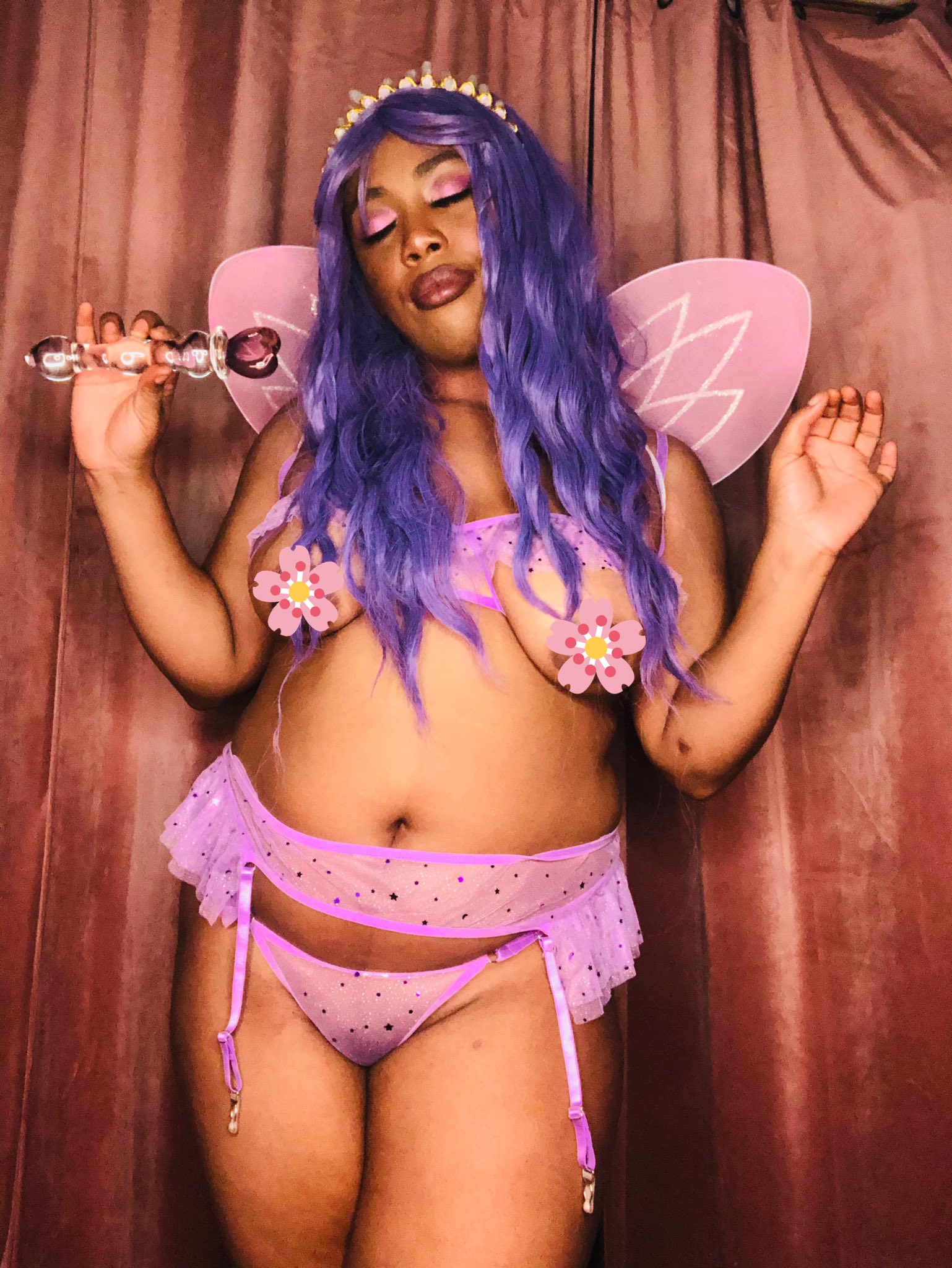 2 pic. Fey Sinclair your Fairy God-hoe. Making all your sexual fantasies come true 😉💕💖🧚🏾‍♀️✨

Like&RT