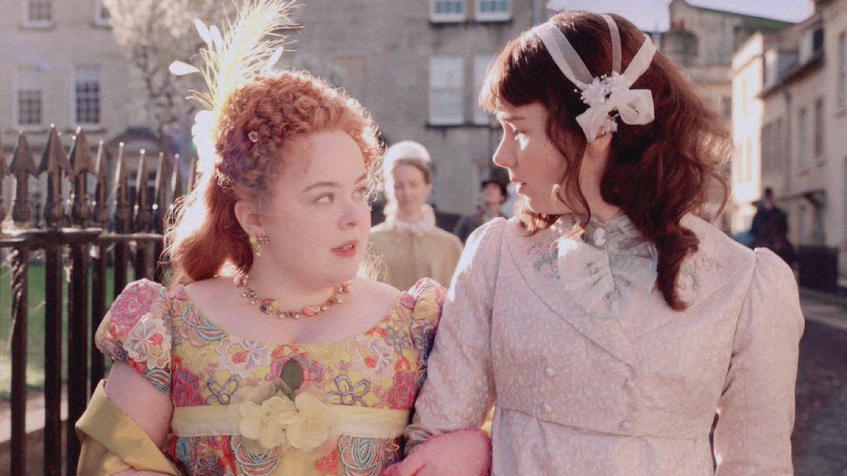 Bebe Netflixドラマの ブリジャートン家 貴族版ゴシップガール って感じで面白い ドラマだから描ける設定や世界観 だけどお互いの利益の為に恋人の ふりをするストーリーも面白いし Thank U Next Bad Guyが オーケストラカバーで流れてたり 音楽も