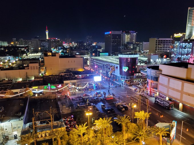 New Years with a view! I will always love this city. Life is fucking great https://t.co/2Ob18iblf6<a href="/tag/mvsales"class="tags"><span>#mvsales</span></a>