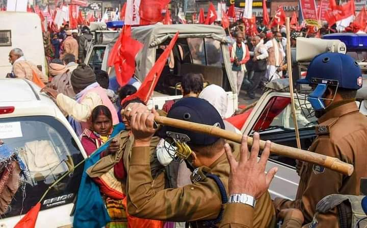 FatherPunjab's tweet photo. Bjp government gud job police da krana logo ko drana mraana gud work
#FarmersProtest #ambaniadanigoback
#bycottramdev #bycottjiosim https://t.co/koPigZN0gN