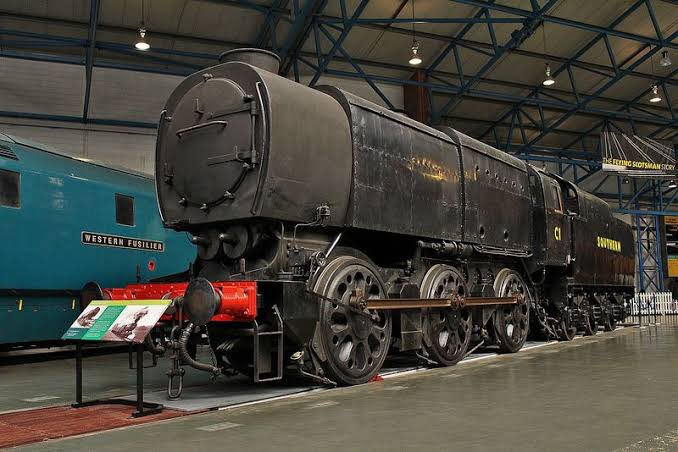 ぼろ太 イギリスが本気で作った戦時生産型蒸気機関車のq1クラス 他国の追随を許さない作りかけっぽさが凄い