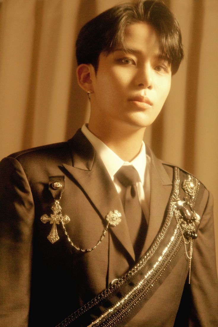 ATEEZ's Performance Clothes in WONDERLAND ERA...a Wonder-filled thread— #ATEEZ  #에이티즈  @ATEEZofficial