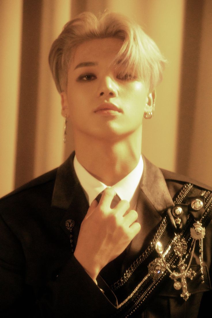 ATEEZ's Performance Clothes in WONDERLAND ERA...a Wonder-filled thread— #ATEEZ  #에이티즈  @ATEEZofficial