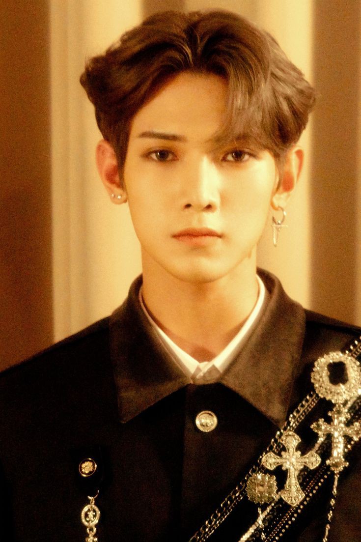 ATEEZ's Performance Clothes in WONDERLAND ERA...a Wonder-filled thread— #ATEEZ  #에이티즈  @ATEEZofficial