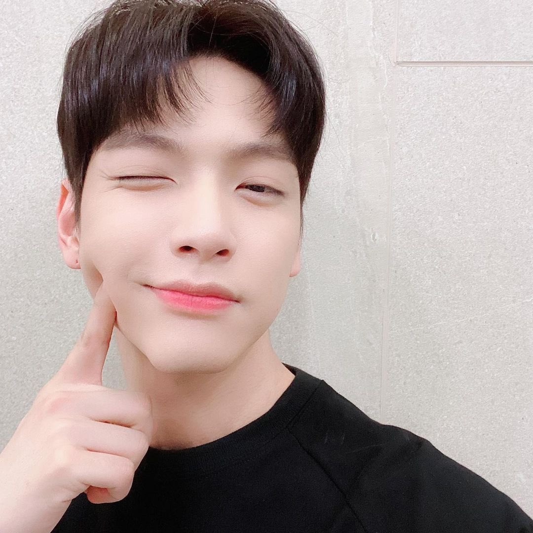 nflyingturkey's tweet photo. 271220| Jaehyun Instagram Güncellemesi
Half Fifty 2️⃣5️⃣
.
.
.
#NFlying #KimJaehyun #internetdizisi #Halffifty #a #doğru #ben #yarımellinokta4üm #yakında #yarımellinokta6olacağım
*Dizinin adına gönderme yapıyor. https://t.co/NU76EqfaiX