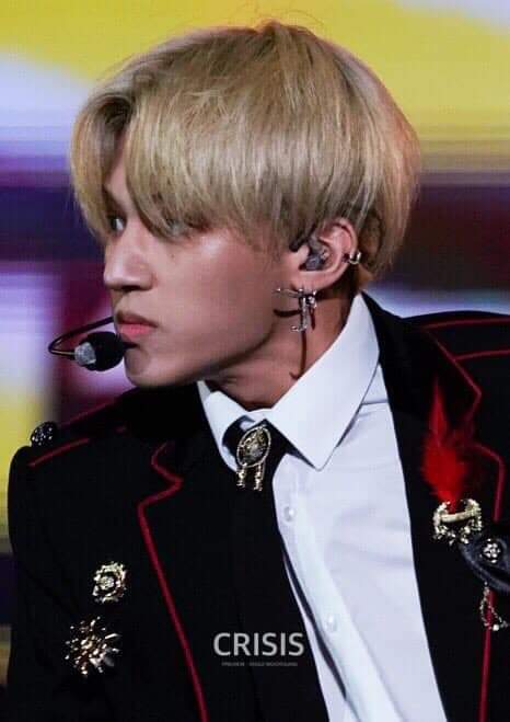 ATEEZ's Performance Clothes in WONDERLAND ERA...a Wonder-filled thread— #ATEEZ  #에이티즈  @ATEEZofficial