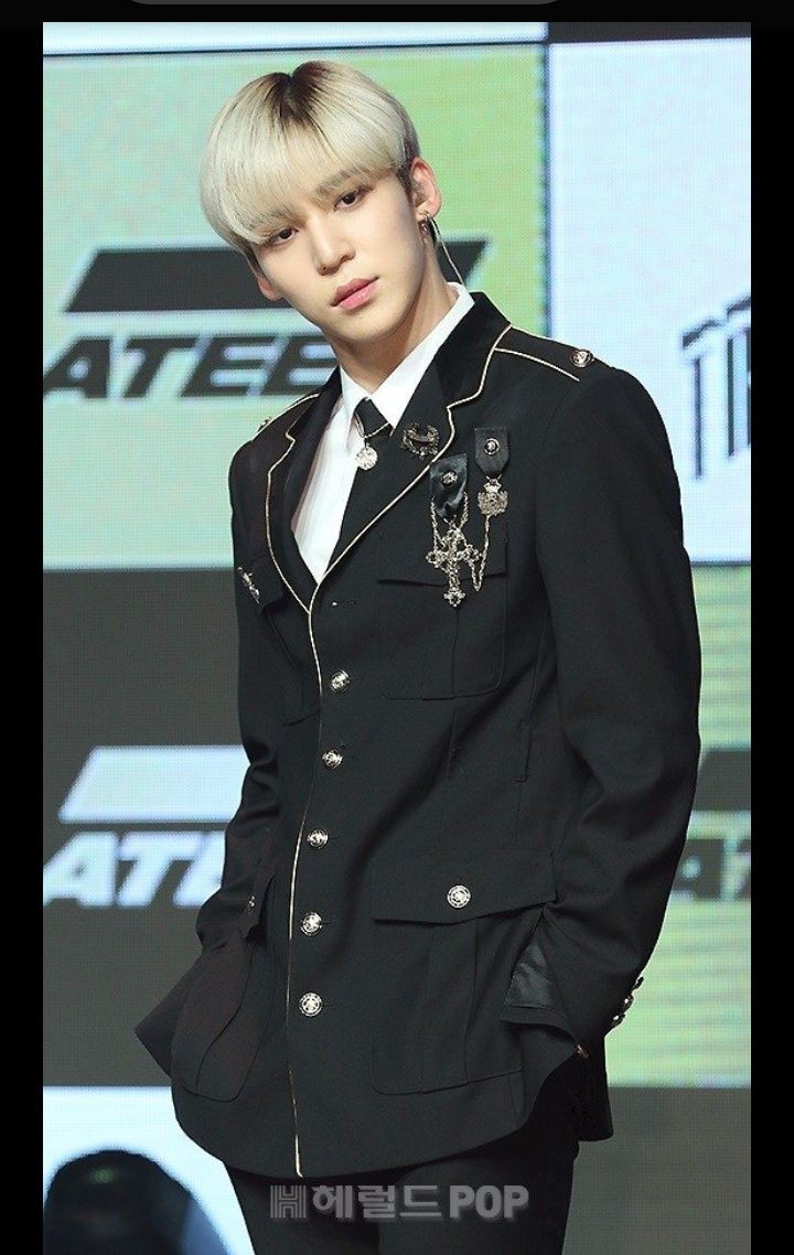 ATEEZ's Performance Clothes in WONDERLAND ERA...a Wonder-filled thread— #ATEEZ  #에이티즈  @ATEEZofficial