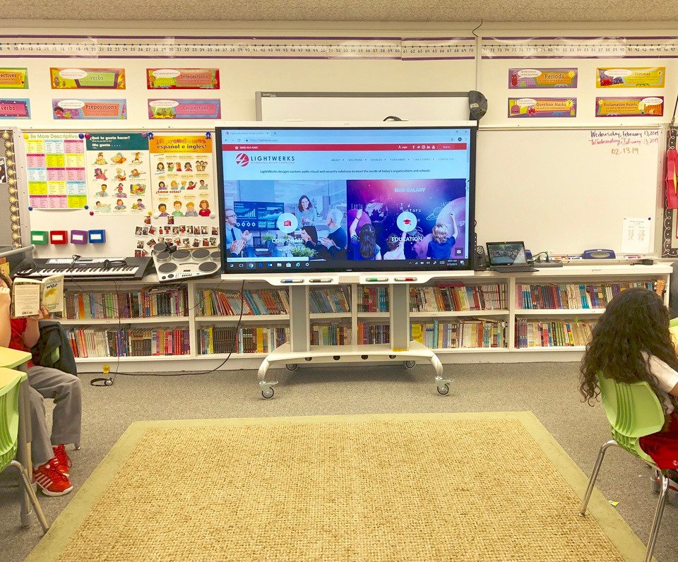 Mobile stands provide a flexible alternative to mounting interactive flat panels. This can be moved to various areas of the classroom, or even campus. The panel can be easily shared between classrooms, or even rolled into a faculty meeting after class! starrysmart.com