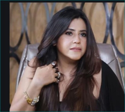 newstracklive's tweet image. 1 जनवरी से शराब, सिगरेट छोड़ने की शुरुआत करती हैं एकता कपूर लेकिन 2 जनवरी को... newstracklive.com/news/ekta-kapo… #ektakapoor #newyearresolution #vacationingoa @newstracklive