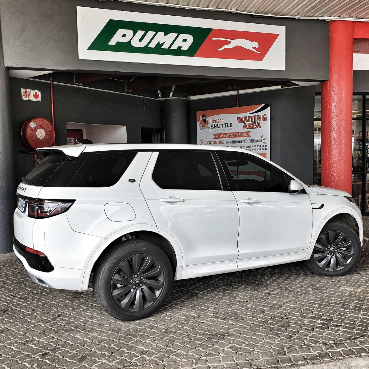 'If you want to go fast, go alone. If you want to go far, fuel up' - Ziyaad Plaatjes 😬

... at @OnthegoPuma

📷 @ziyaad86 

#LetsTorqueZA #Motoring #Petrolhead #LandRover #DiscoverySport #PumaEnergy #PumaOnTheGo #Nelspruit #Mpumalanga #SouthAfrica #iloveza❤🇿🇦 #AfterFajrGrind