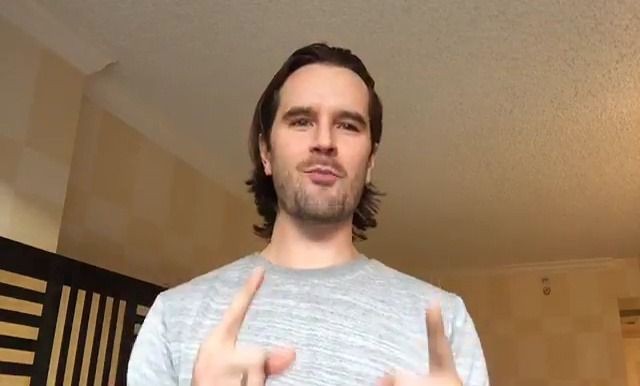 bordenvoter's tweet photo. #GrahamMonday❤️#greetings💙
#Beautifulpeople❤️❤️
Graham love to tell stories, share experiences! Are you ready to go on a journey 2021? with him?
#letsSpreadlove❤️ #courage💚
#kindness💛
#yourNewnormal🤔 https://t.co/kKa1xnNdxK