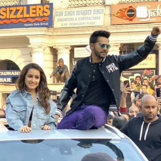 dramaaaxqueen_'s tweet photo. One Year Ago On This Day #VarShra Came To My City Delhi For the elease of the song #IllegalWeapon2.0 🤧💜
#StreetDancer3D #SahejInayat #Sahayat https://t.co/tf84RSG4sk