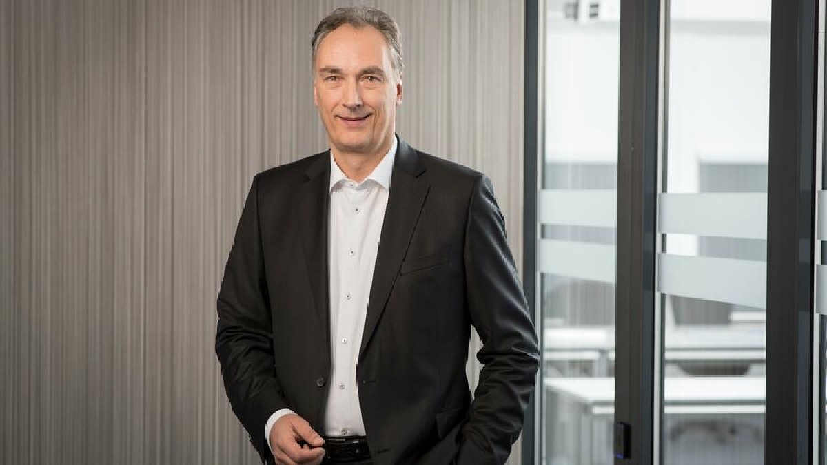 SMS group (@sms_group_gmbh) on Twitter photo Im <a href="/handelsblatt/">Handelsblatt</a> erklärt #SMSgroup CEO Burkhard Dahmen, wie Produktinnovationen, die Erschließung neuer Geschäftsfelder und eine unvergleichliche #Digitalisierungsoffensive die Spitzenposition des Unternehmens zukünftig sichern werden. fal.cn/3cwV6
#leadingpartner Im <a href="/handelsblatt/">Handelsblatt</a> erklärt #SMSgroup CEO Burkhard Dahmen, wie Produktinnovationen, die Erschließung neuer Geschäftsfelder und eine unvergleichliche #Digitalisierungsoffensive die Spitzenposition des Unternehmens zukünftig sichern werden. fal.cn/3cwV6
#leadingpartner
