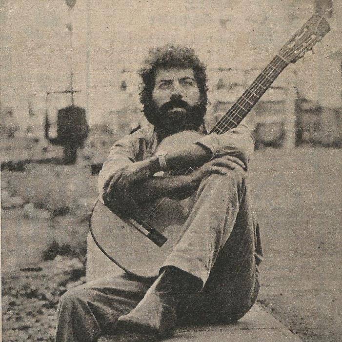 Mientras tú dormías, el Señor preparó las maravillas de este día. 

El sol que estalla en tu ventana, el amor redondo que es esa naranja. 

Si todo es nuevo, ¿por qué no serlo tú también?

#FacundoCabral #Facundo