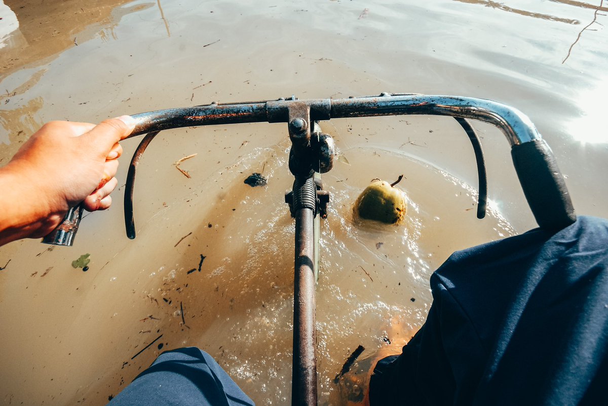 Ini perkara yg mungkin RAMAI TAK TAHU bila berlaku banjir.Ini berdasarkan pengalaman 3x duduk pusat pemindahan banjir.1. Makanan BUKAN satu masalah besar. Malah ia berlimpah ruah sampai beberapa bulan tak habis. Semua bagi bantuan makanan.*Sambil kongsi gambar banjir lepas.