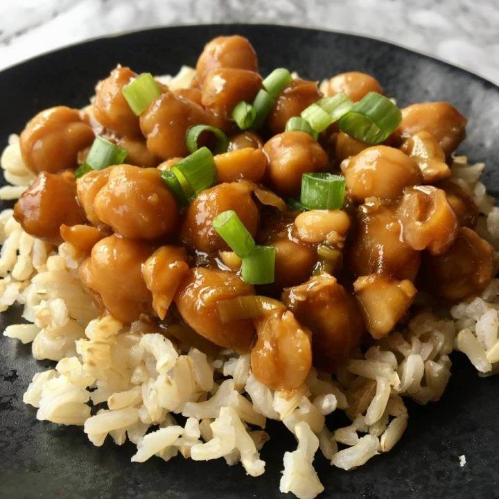 AnitasTableTalk's tweet photo. You're going to love Kung Pao Chickpeas--a healthier spin on a Chinese takeout favorite.
#chickpeas #quickandeasy #recipe #meatless #vegan 
Recipe: https://t.co/aSABWpYBdu https://t.co/gi0ZXzARBX