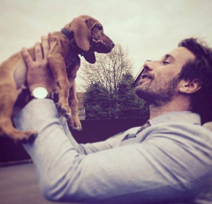 𝐌𝐚𝐭𝐭𝐡𝐢𝐚𝐬 𝐒𝐜𝐡𝐨𝐞𝐧𝐚𝐞𝐫𝐭𝐬 𝐰𝐢𝐭𝐡 𝐚 𝐝𝐨𝐠 - 𝐀 𝐓𝐡𝐫𝐞𝐚𝐝 #MatthiasSchoenaerts...I want to be a dog in his hand 