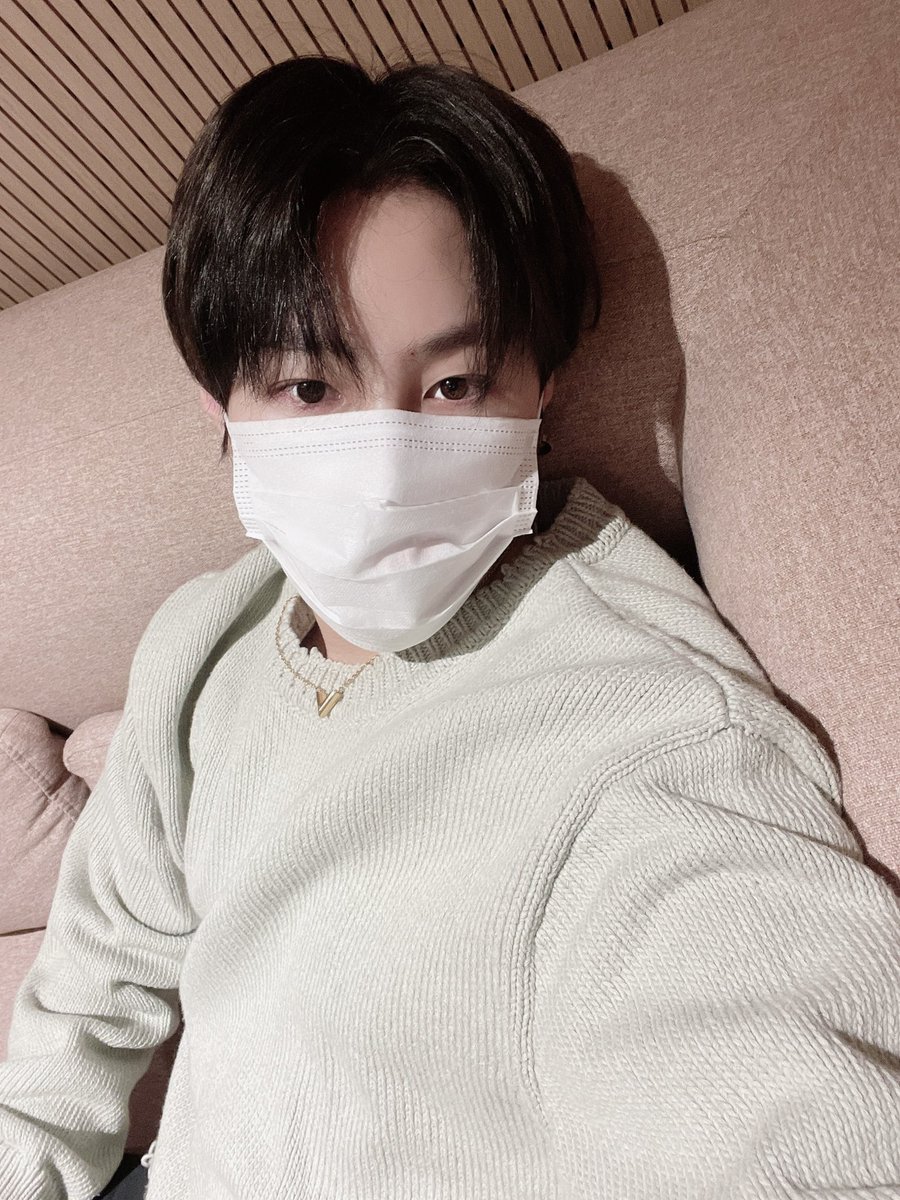 gooreumseng's tweet photo. 심야아이돌 대기중!!
#하성운 https://t.co/DzQV1ITeJ8