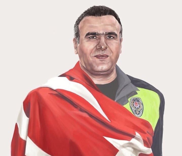 Bundan tam 4 yıl önce beylik tabancasıyla 2 teröristi tek başına alt edip sırtından vurularak şehit olan #FethiSekin'in şehadet yıldönümü. 🇹🇷🇹🇷