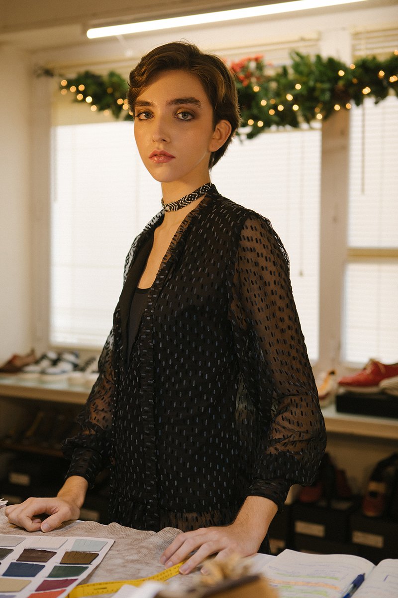 Un editorial de amor por los creadores.
Viajamos con la fotografía de <a href="/Imandrisphoto/">Iman Dris</a> a #TheShoesRoomCompany, el espacio creativo de <a href="/CalzadosIA/">Isabel Aguado</a> y #DernierZapatosDeBaile.

#ClaraBañulsmodel <a href="/Ciaomodels/">CIAO Models</a> 
#JoyeríaTelerDeParri
#MaquillajePausabelli
 
#ÀnimaMercèPV21