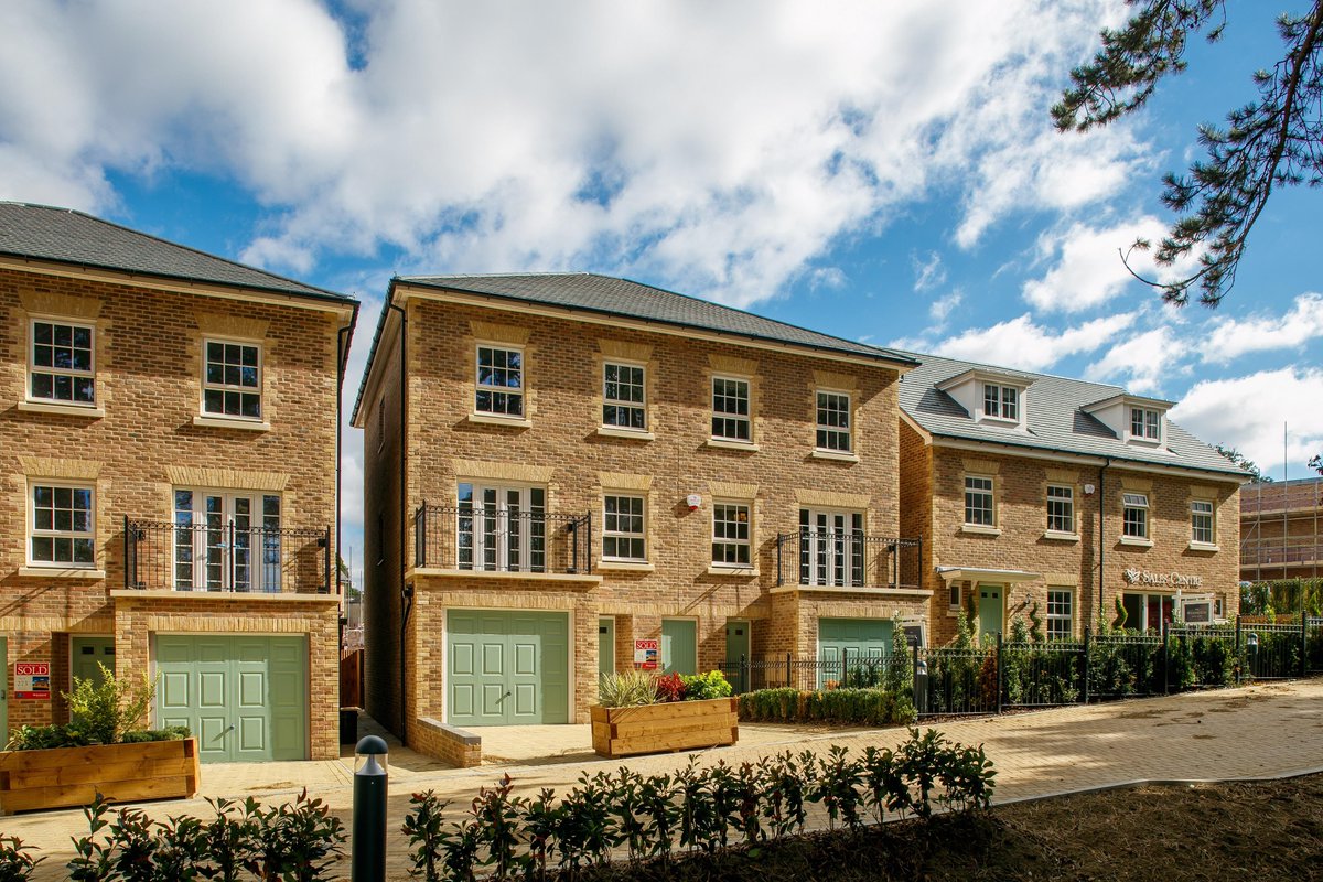 Ever want to live in a home with heritage? The Mill at Springfield, our community in #Maidstone incorporates many elements from its history as a paper mill, including the Grade II listed chimney. Read more in <a href="/Kent_Online/">KentOnline</a> 👉 crowd.in/xC1NOx